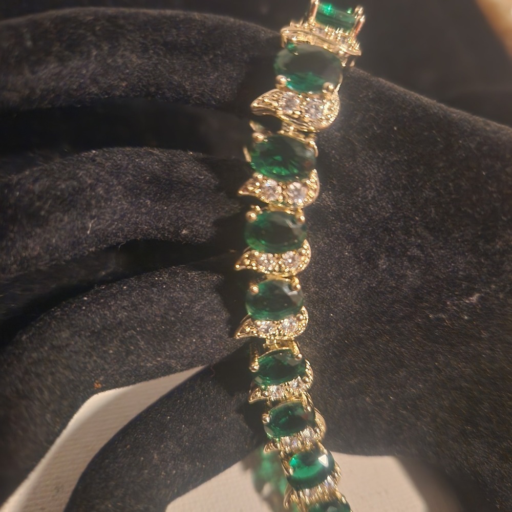 Emerald Green silver‎ Tone Tennis Bracelet Oval Cut Cubic Zirconia Accents